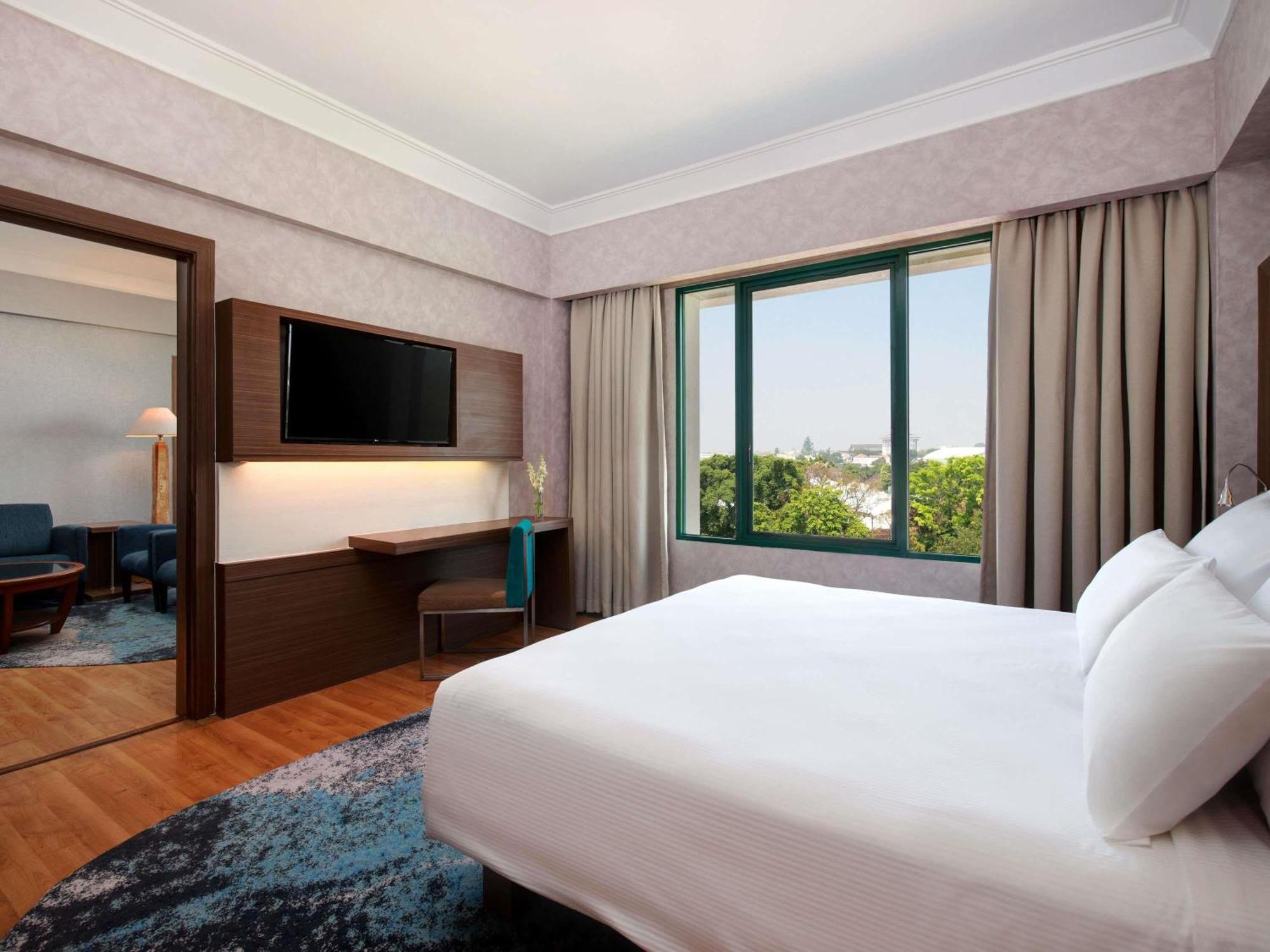 Novotel Solo Surakarta (Solo) Exterior foto